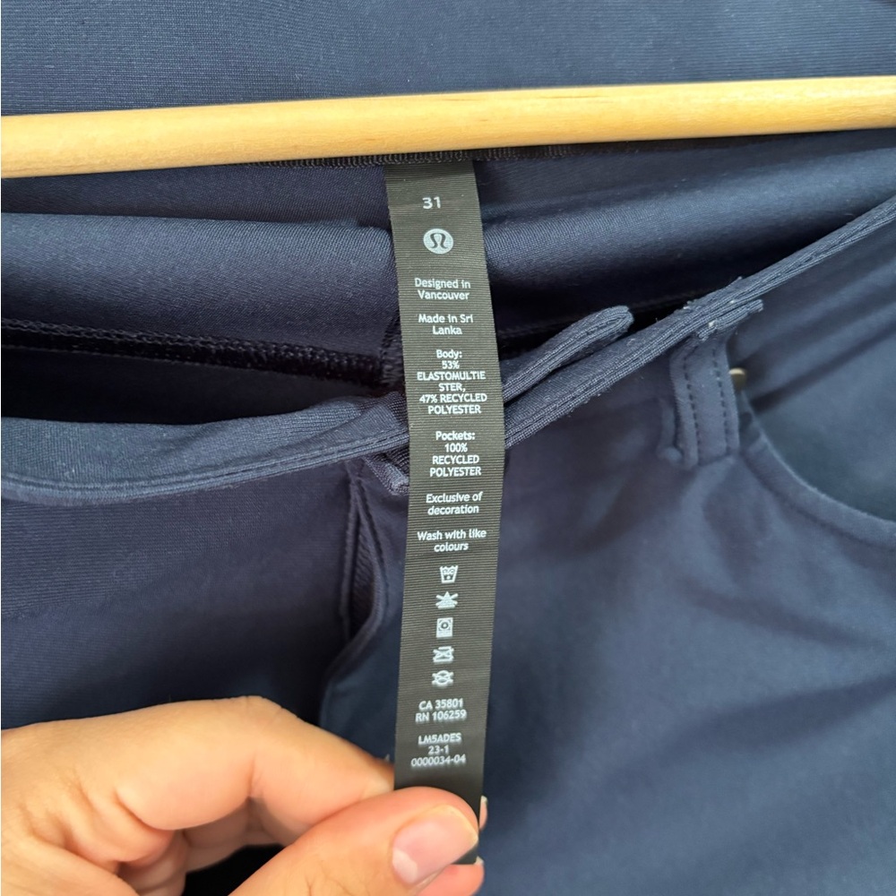 Lululemon Athletica Men’s ABC Classic Trousers in Navy Blue - Picture 3 of 3